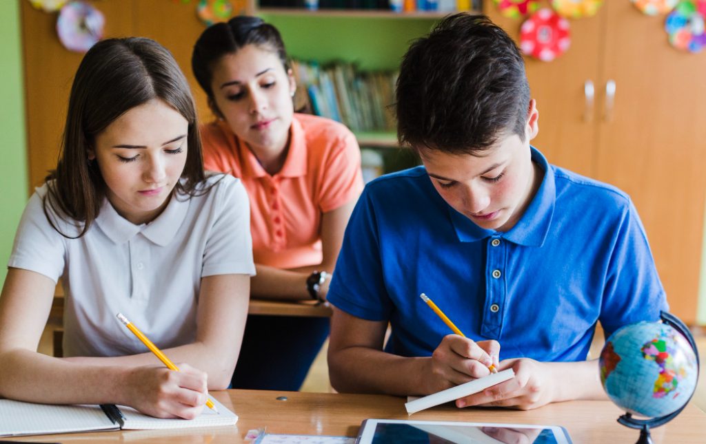 children-learning-class